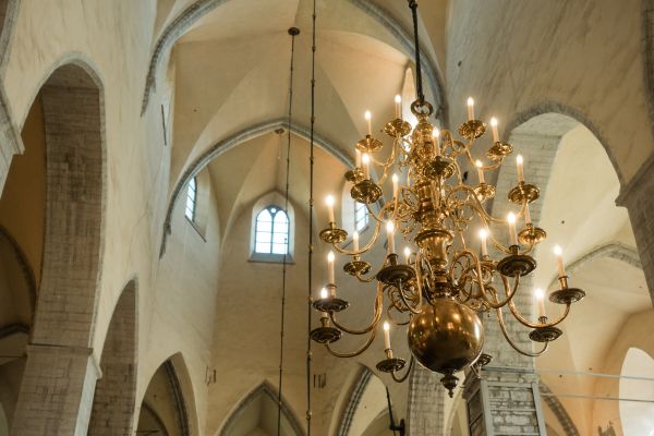Meilleurs éclairages suspendus pour un plafond cathédrale